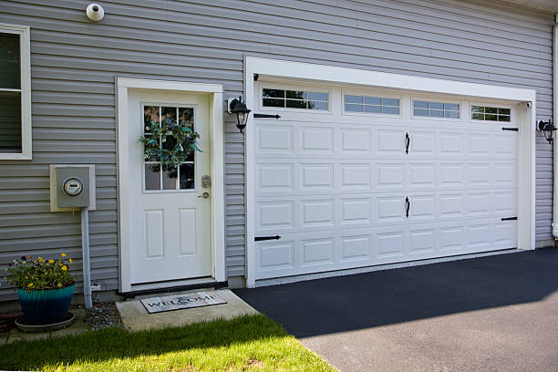 24/7 Emergency Garage Door Panel Replacement experts in La Quinta, CA